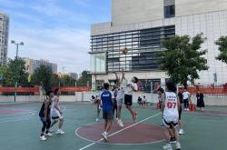 开云体育平台APP-引人入胜的足球比赛：女子选手赛出风采！的简单介绍