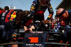 开云体育下载-威廉姆斯鏖战雷诺车队，维斯塔潘惊艳四座