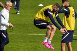 开云体育入口-德国队鏖战法国队，安赛龙带队取胜