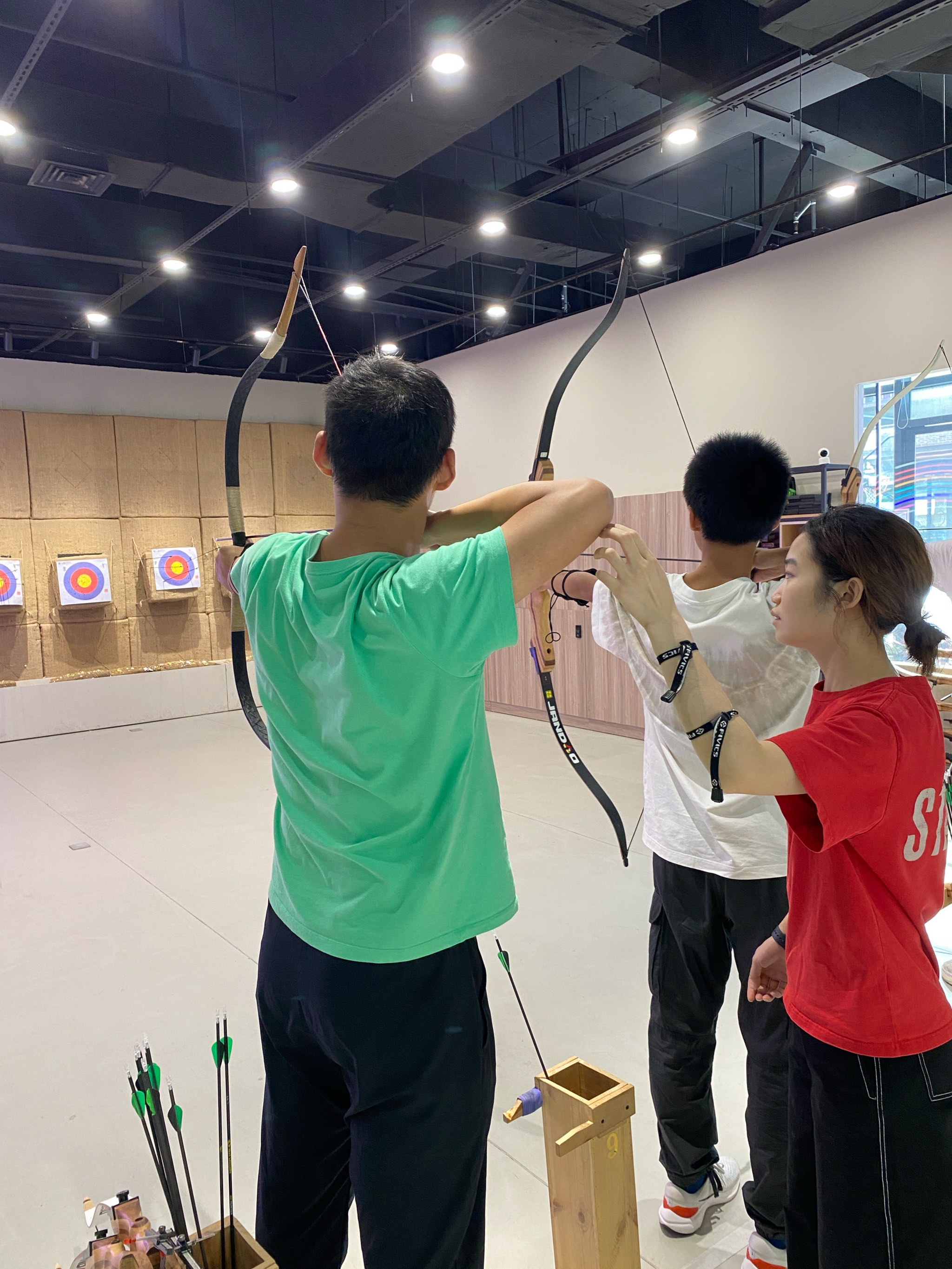 包含墨西哥射箭运动员集中心神，击败强手的词条