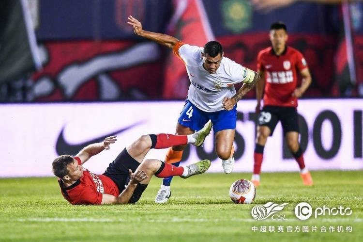 客场作战取胜,展现团队默契与配合力量 客场作战取胜,展现团队默契与配合力量