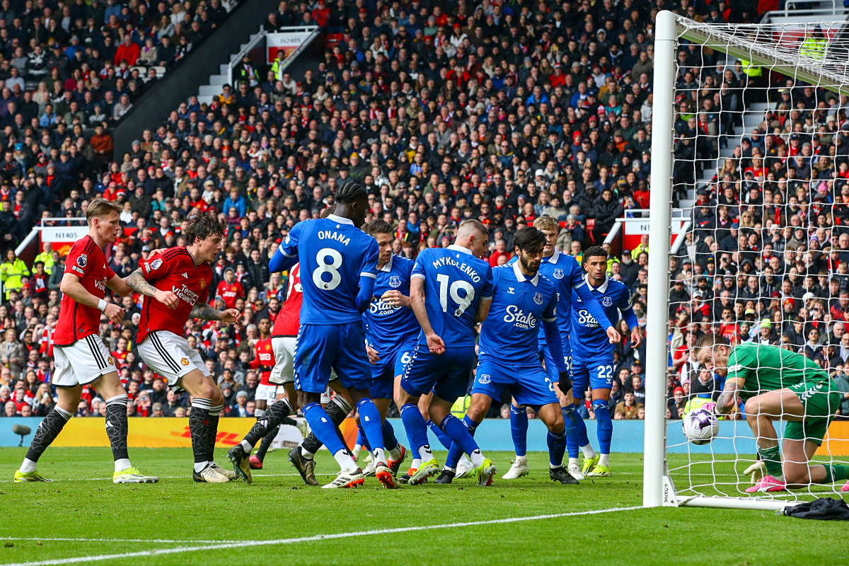 包含阿拉维斯遭遇主场失败，陷入保级泥潭!的词条