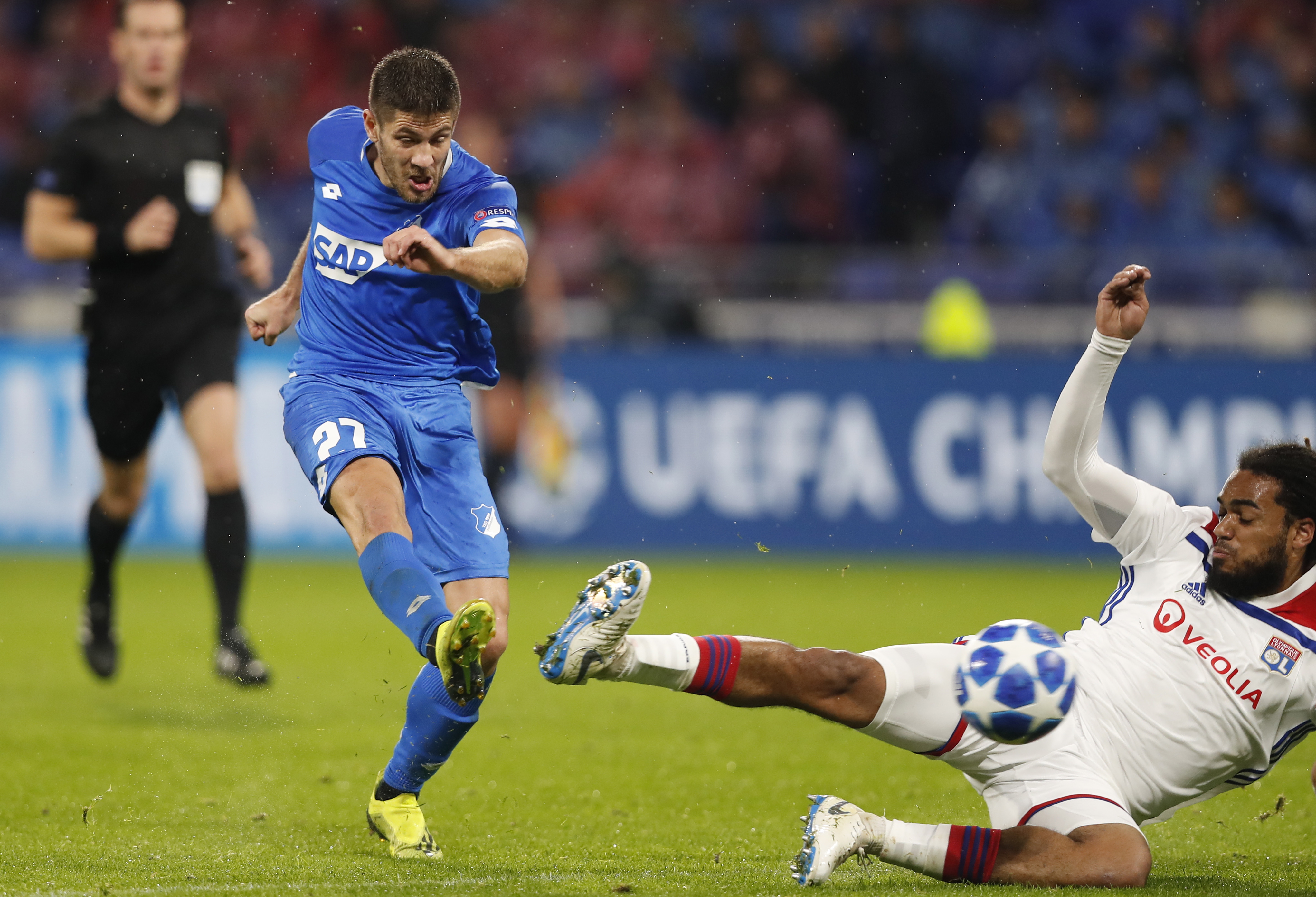 包含里昂客场战平,保持不败纪录的词条 包含里昂客场战平,保持不败纪录的词条