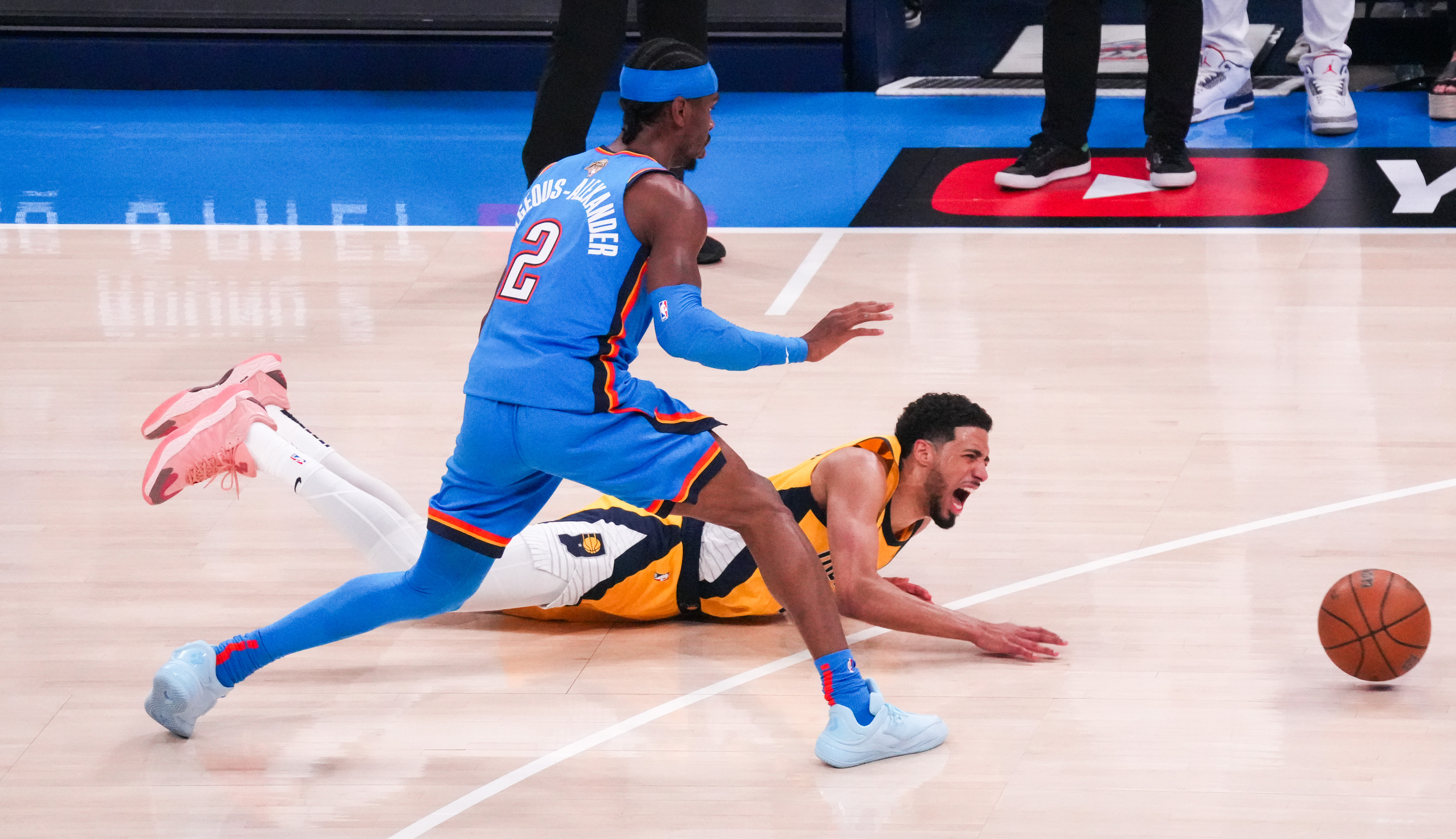 篮网遭雷霆逆转,遭遇连胜止步 篮网遭雷霆逆转,遭遇连胜止步