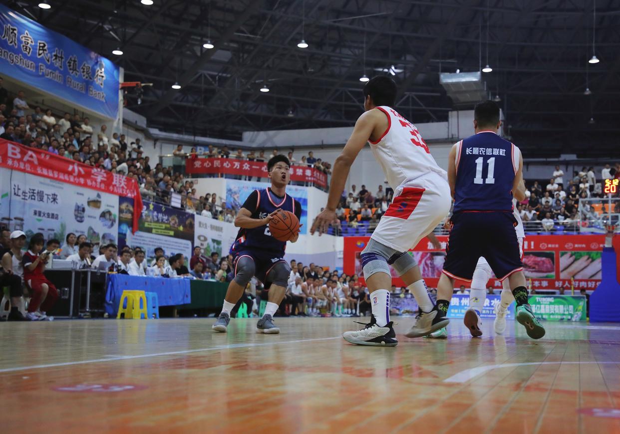 包含新一轮篮球比赛激战,球员们拼尽全力的词条 包含新一轮篮球比赛激战,球员们拼尽全力的词条