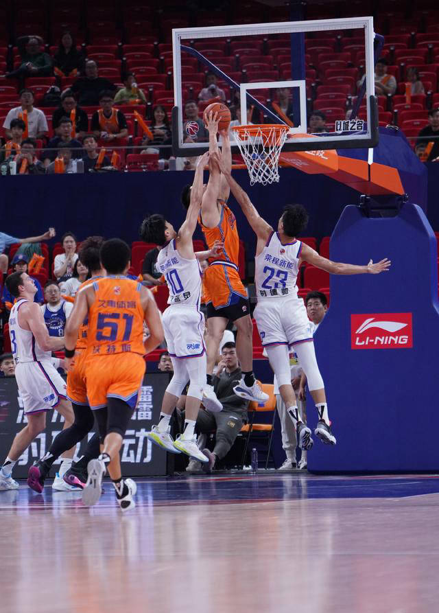 辽宁男篮战胜福建队反弹状态回勇