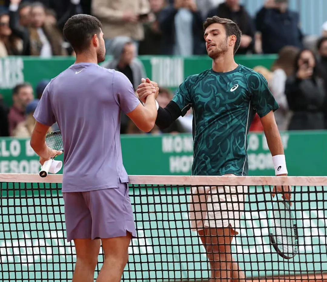 关于德国网球队鏖战美国网球队，阿尔卡拉斯送出助攻的信息