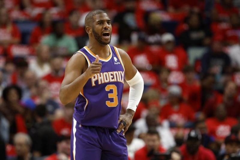 冰球传奇谢幕，球迷泪洒赛场